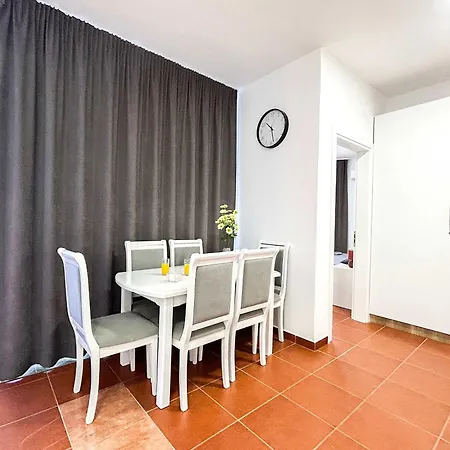 Seashell Apartment *