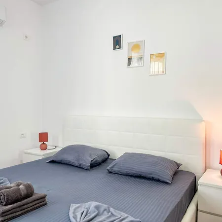Seashell Apartment *